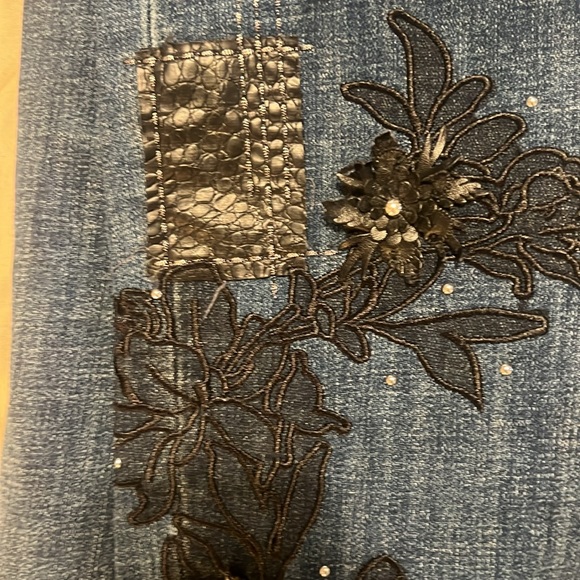 Chico’s So Slimming ankle jeans - Picture 8 of 9